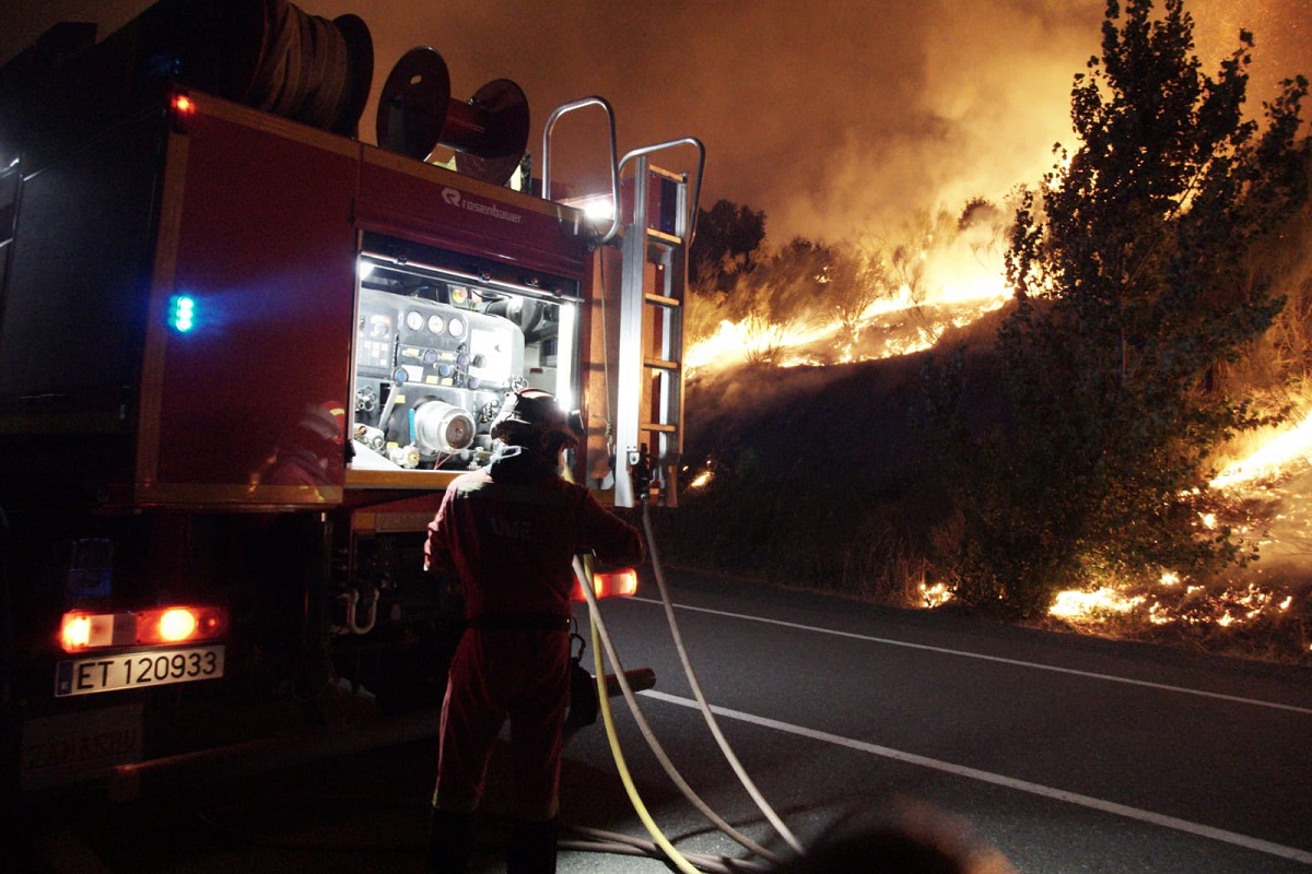 A los efectivos de la UME se le asignaron los cometidos de ataque directo en flanco derecho del incendio para defender puntos sensibles como una depuradora de aguas y retrasar el avance del fuego que se acercaba a diferentes municipios