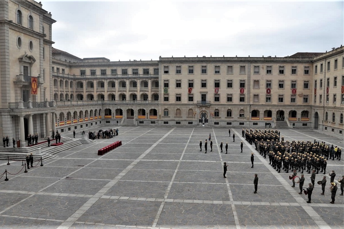 La Academia de Infanter&iacute;a del Ej&eacute;rcito de Tierra, en Toledo, alberg&oacute; el acto de entrega de diplomas