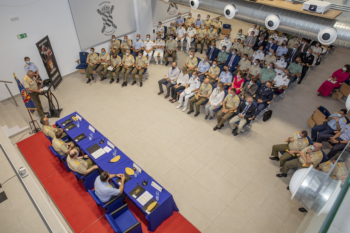 El acto de clausura el Curso, presidio por el jefe de la UME, el teniente general Luis Manuel Mart&iacute;nez Meijide, se desarroll&oacute; en el auditorio de la UME General Montiano