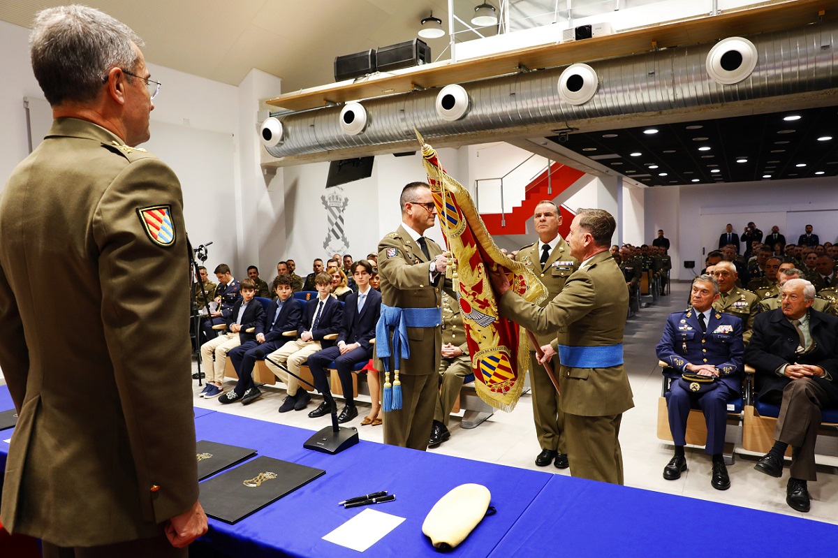 El coronel Alberto Salas Méndez ha relevado al coronel Pedro Aneiros Romaguera como nuevo Jefe de Estado Mayor (JEM) de la Unidad Militar de Emergencias (UME)