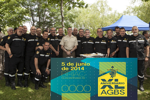 El Jefe de Estado Mayor del Ej&eacute;rcito junto a 20 suboficiales de la Unidad Militar de Emergencias en la foto de familia