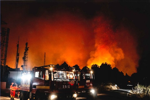 La fotograf&iacute;a ganadora de esta edici&oacute;n fue tomada por el cabo Vela Carrasco durante la intervenci&oacute;n del BIEM II en el incendio forestal de Los Gualchos (Granada) este pasado verano