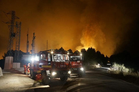 Las unidades de la UME desplegdas colaboraron en las labores de extinci&oacute;n las 24 horas del d&iacute;a y en la defensa de puntos sensibles