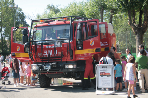 El primer Batall&oacute;n de Intervenci&oacute;n en Emergencias colabor&oacute; en las fiestas patronales de Alcal&aacute; de Henares, con una exposici&oacute;n est&aacute;tica de medios del Batall&oacute;n.