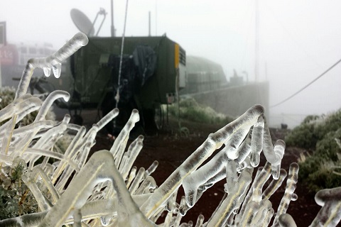 Las condiciones metereol&oacute;gicas que rodearon el simulacro fueron adversas y de muy bajas temperaturas