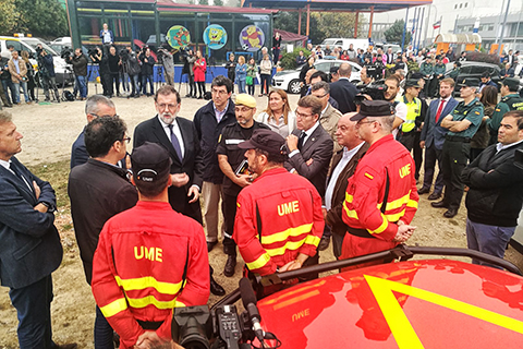 El Presidente del Gobierno durante su visita a la zona, se ha interesado por el despliegue y misiones de la UME dentro del dispositivo.