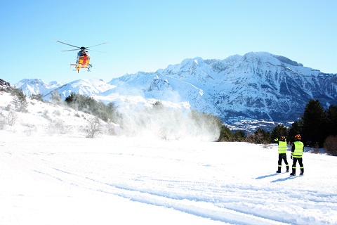 Un helic&oacute;ptero del BHELEME particip&oacute; en el ejercicio de b&uacute;squeda y rescate en altura que se desarroll&oacute; en Ast&uacute;n y Formigal