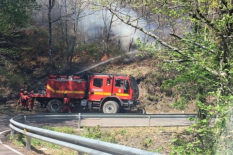 Una de las misinesde los militares del BIEM V ha sido la vigilancia y control a lo largo de la carretera que discurre entre Montes de Valdueza y Pe&ntilde;alba de Santiago.