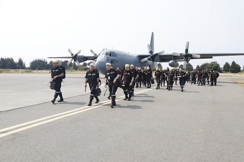 Tras aterrizar en Santiago de Chile, un avi&oacute;n de la Fuerza A&eacute;rea chilena traslad&oacute; al personal de la UME hasta Concepci&oacute;n, capital de la regi&oacute;n de Biobio