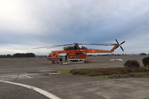 Ayer por la tarde lleg&oacute; un nuevo helic&oacute;ptero a Biob&iacute;o, el Sikorsky S-64 Scycrane, con capacidad de descargar hasta 10.000 litros.