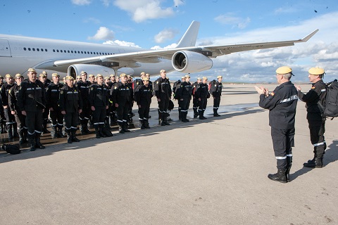 El Jefe de la UME, teniente general Miguel Alca&ntilde;iz, felicit&oacute; a todo el contingente por el trabajo realizado en Chile