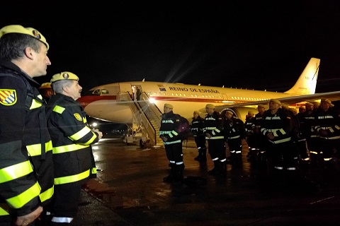 El general Alca&ntilde;iz, Jefe de la UME, despidi&oacute; en la Base A&eacute;rea de Torrej&oacute;n a los 56 militares que han salido rumbo a Chile