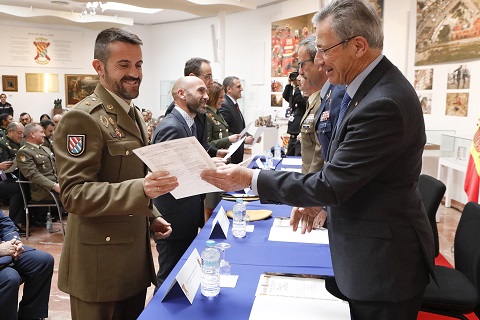 Entrega de diplomas a los 51 alumnos de esta VI edici&oacute;n