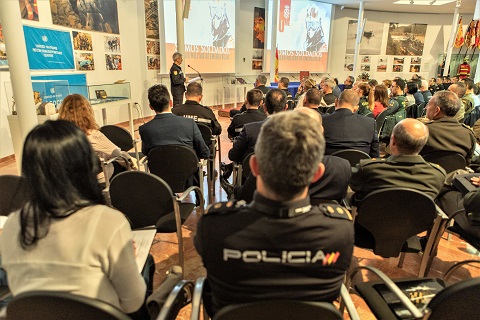 La inauguraci&oacute;n ha corrido a cargo del teniente general jefe de la UME, Miguel Alca&ntilde;iz, con una conferencia sobre &ldquo;El L&iacute;der y la Comunicaci&oacute;n&rdquo;