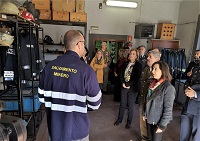 Sergio Tuñón, director técnico de la brigada, hizo de guía en el recorrido por las las instalaciones