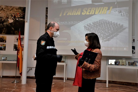 La ministra de Defensa Margarita Robles con el general Luis Manuel Martinez