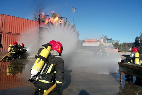 Ejercicio con fuego real en el pol&iacute;gono FORTEM en el Casar de Talamanca