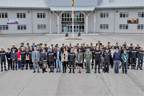 Foto de familia de todos los participantes en este II Seminario de Liderazgo y Comunicaci&oacute;n en Emergencias