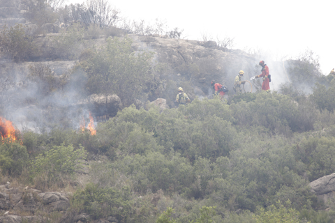 El personal de la UME ha colaborado junto a los medios auton&oacute;micos y del MAGRAMA en las tareas de extinci&oacute;n de los incendios forestales de Bolbaite y Carcaixent