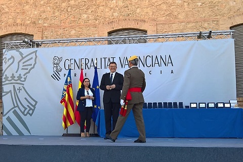 El general Miguel Alca&ntilde;iz recibi&oacute; la Condecoraci&oacute;n de Oro de la Generalitat Valenciana al m&eacute;rito policial de manos del presidente auton&oacute;mico Ximo Puig