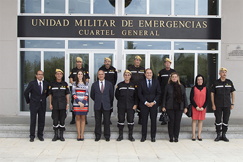 Foto de familia entre representantes de Grupo Ciudades Patrimonio de la Humanidad de Espa&ntilde;a y UME