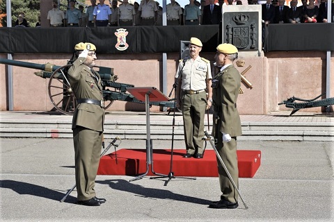 Relevo entre el TCol Jose Alberto Barja (entrante) y el TCol Alvaro D&iacute;az (saliente)