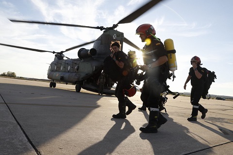 El helitransporte se realiz&oacute; en medios de las FAMET desde la Base A&eacute;rea de Torrej&oacute;n de Ardoz, donde se encuentra ubicado el GIETMA