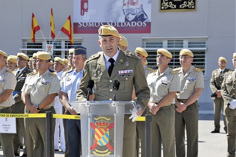 EL coronel Olalla Sim&oacute;n en el momento en que dirige su alocuci&oacute;n a los asistentes al acto de relevo