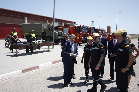 EL general jefe de la UME y el jefe del Batall&oacute;n acompa&ntilde;aron al delegado del Gobierno en Catalu&ntilde;a y los subdelegados en las cuatro provincias durante el recorrido por las instalaciones donde pudieron comprobar los medios y capacidades de la Unidad Militar de Emergencias