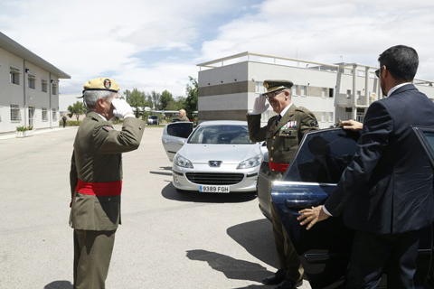 El teniente general Miguel Alca&ntilde;iz, jefe de la Unidad Militar de Emergencias, ha recibido al JEMAD que ha venido acompa&ntilde;ado por el comandante del Mando de Operaciones, teniente general Fernando L&oacute;pez del Pozo.