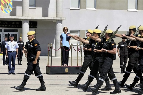 La minstra de Defensa, Mar&iacute;a Dolores de Cospedal, ha visitado hoy a la Uniad Militar de Emergencias en su base de Torrej&oacute;n de Ardoz