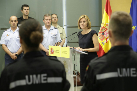 Mar&iacute;a Dolores de Cospedal ha destacado la labor que han realizado el centenar de efectivos de la UME y los 53 tripulantes y 25 operarios de tierra de cuatro aviones anfibios del 43 Grupo del Ej&eacute;rcito del Aire