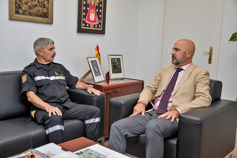 Reuni&oacute;n entre el subecretario de Defensa, Alejo de la Torre y el Jefe de la UME, general Miguel Alca&ntilde;iz