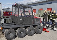 El vehículo anfibio 8x8 “Argo”; con capacidad de vadeo, puede circular por nieve o vías de tren