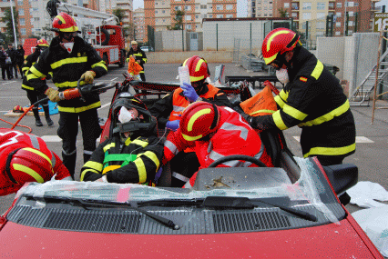 Pr&aacute;cticas sobre excarcelaci&oacute;n de personal atrapado en veh&iacute;culos accidentados.