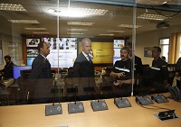 Durante la visita el minsitro en funciones, Pedro Morenés, ha visitado el JOC (Joint Operation Center) de la UME