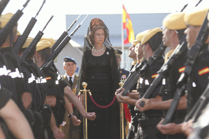 Desfile de la fuerza ante las autoridades