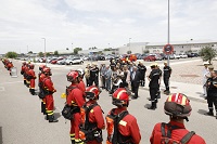 Imagen de la comitiva en su recorrido por las instalaciones de la UME