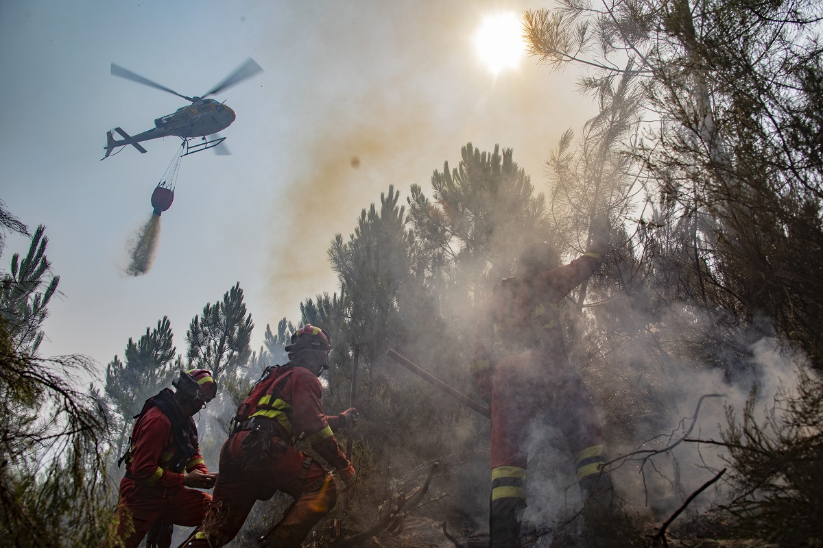 Imagen correspondiente a las labores de extincion del incendio a Caminomorisco
