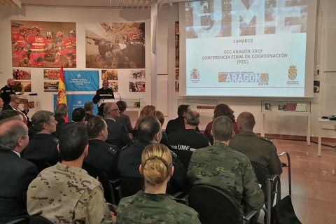 Bienvenida a los asistentes a la FCC por parte del Jefe de la UME, teniente general Miguel Alca&ntilde;iz