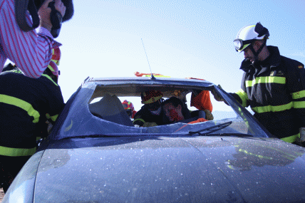 Personal del BIEM III en tareas de excarcelación de personal atrapado