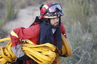 En el flanco derecho, la otra sección de la UME ha estado colaborando con los Grupos de Refuerzo de Actuaciones Forestales de la Generalitat
