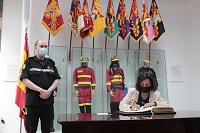 Firma en el libro de honor