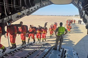 Un total de 58 militares de la UME despegaron el lunes desde la Base Aérea de Morón, a bordo de un A400 del Ejercito del Aire, para sumarse al dispositivo de emergencias de La Palma