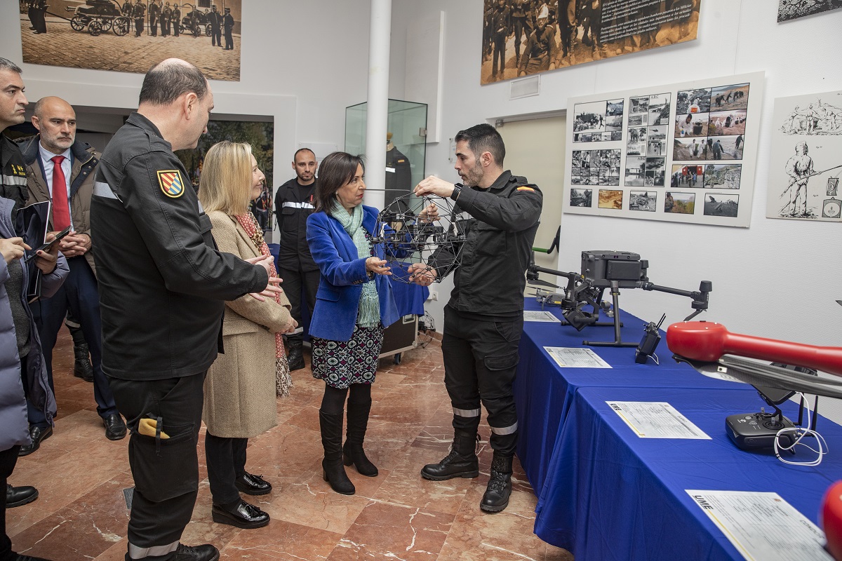 La ministra de Defensa, Margarita Robles ha se&ntilde;alado que "los drones suponen el salto m&aacute;s cualitativo, esencial y fundamental de esa labor tan importante que tiene la UME, que es la lucha contra las emergencias"