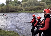 Personal de la CIEN12 en un ejercicio de rescate acuático