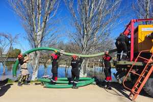La UME se despliega en Zaragoza ante la crecida del Ebro