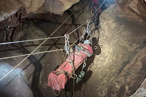 La pueba final del Curso de Rescate Terrestre se desarrolló en la sima Esteban Felipe, en Huesca