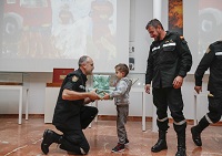 El segundo premio en la categoría de 2 a 6 años ha sido para la obra “La UME en Portugal” de Antonio Fernández, de 5 años