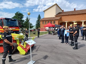 El evento también incluyó una exposición estática con drones aéreos y terrestres con los que opera la UME